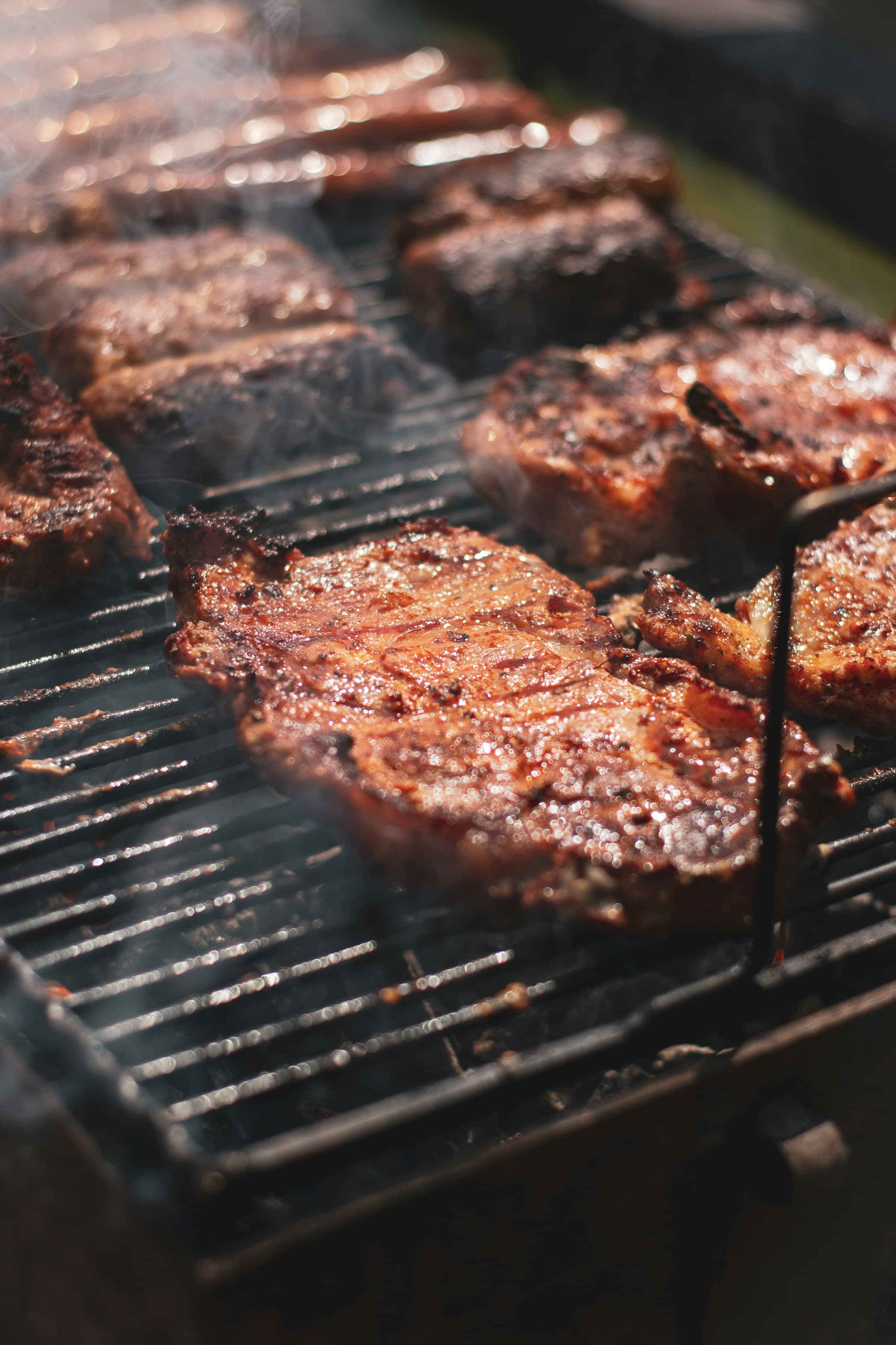 Steaks auf dem Grill — Grillspezialitäten der Metzgerei Eschenwecker in Vilseck