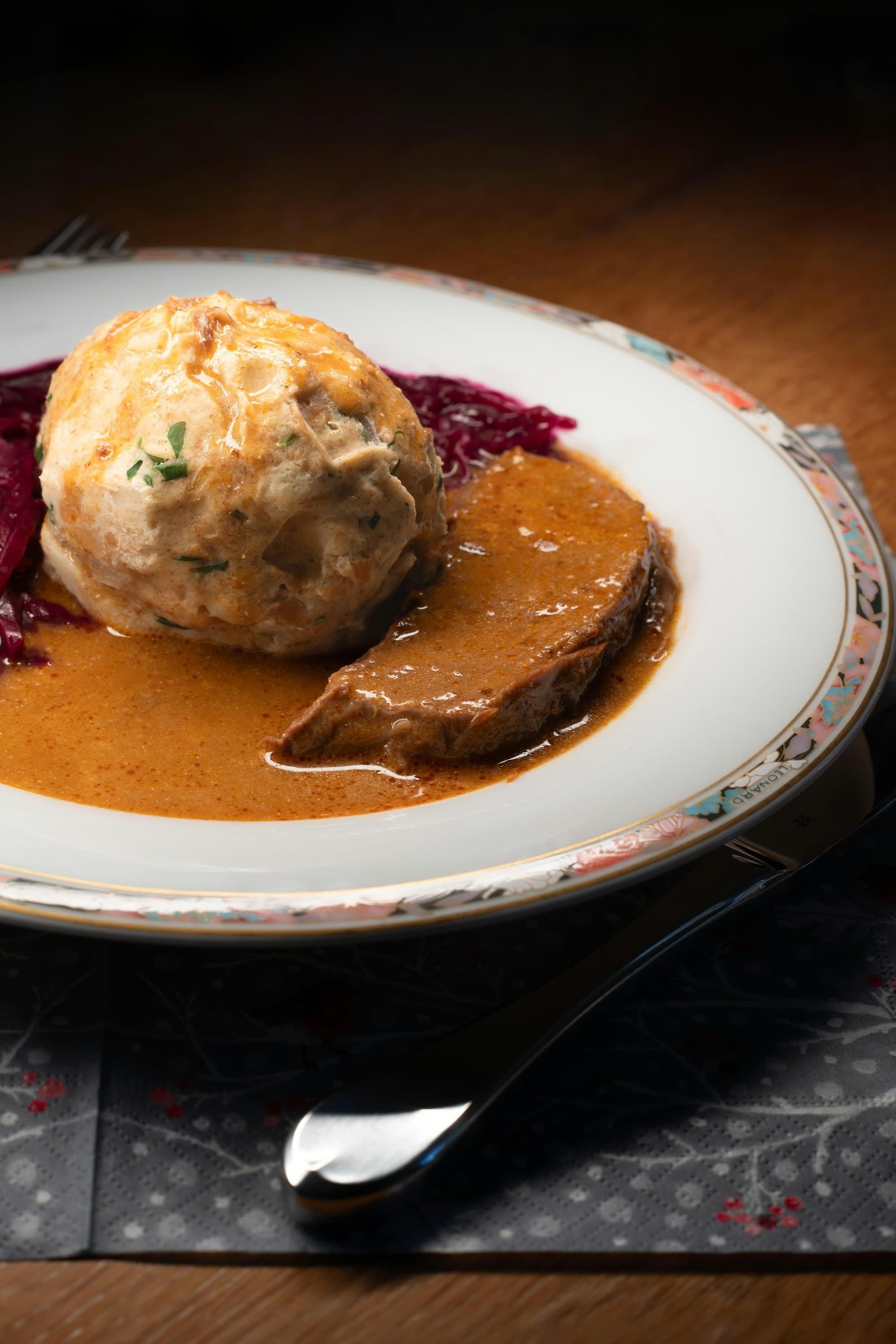 Mittagstisch der Metzgerei Eschenwecker in Vilseck — Knödel, Braten und Rotkohl